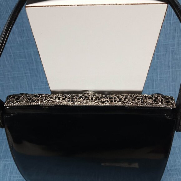 1950s Vintage Black Patent Leather Filigree and Cameo Purse by Triangle New York - Picture 4 of 8